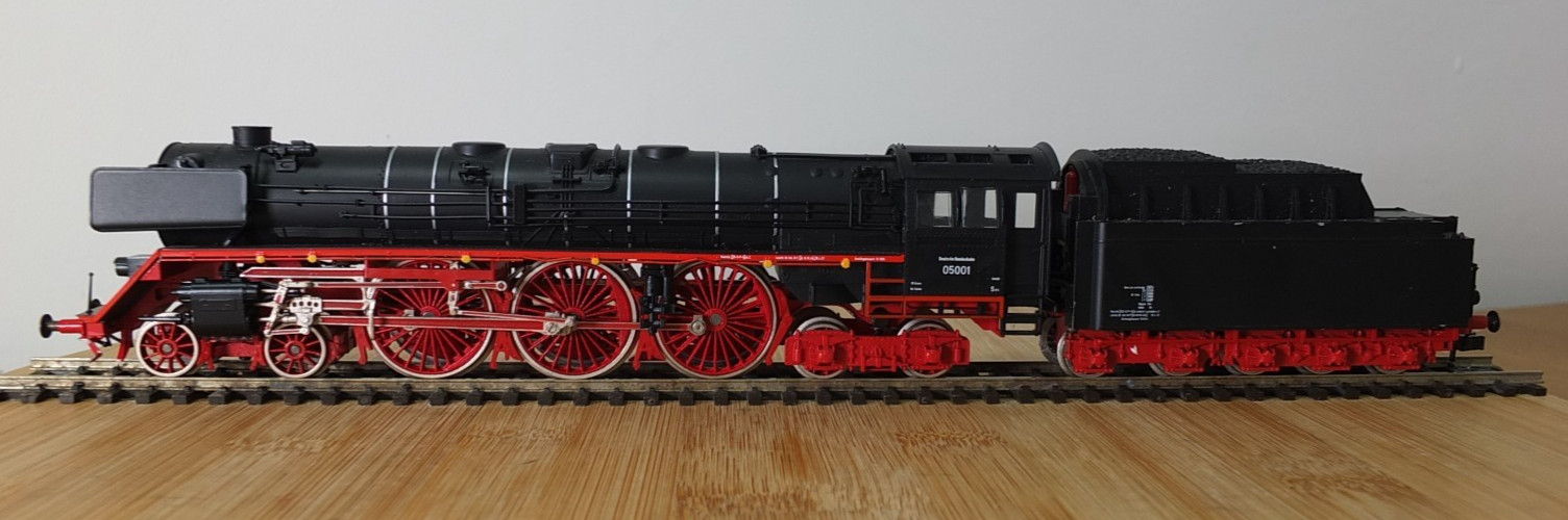 Liliput 105 10 HO gauge DB BR 05 Steam locomotive in black livery