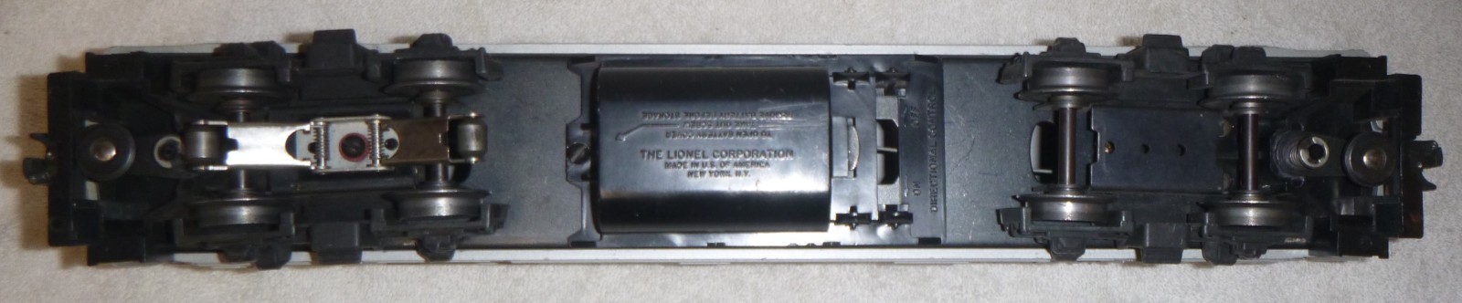Lionel 2550 Non-powered Baltimore and Ohio Budd RDC-4 Mail & baggage car