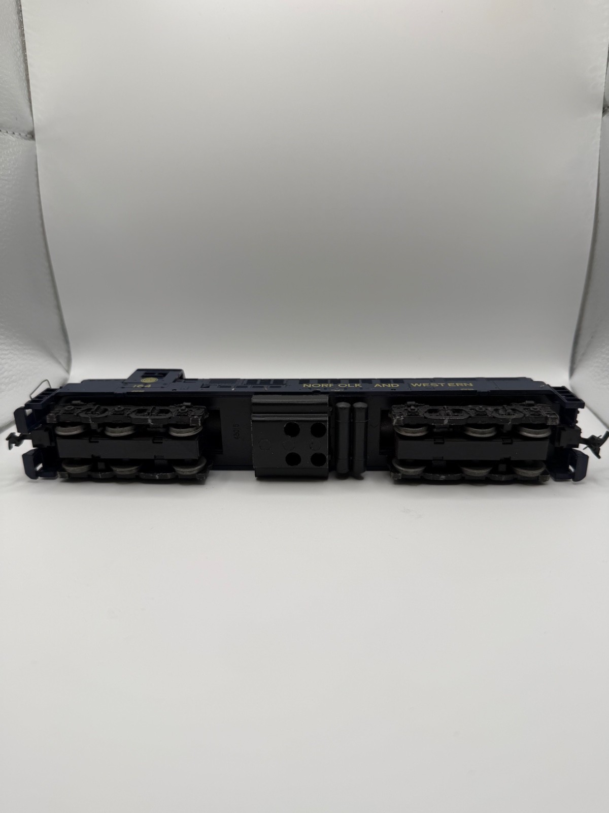 ATHEARN 4304 HO SCALE NORFOLK AND WESTERN H24-66 TRAINMASTER LOCOMOTIVE #174