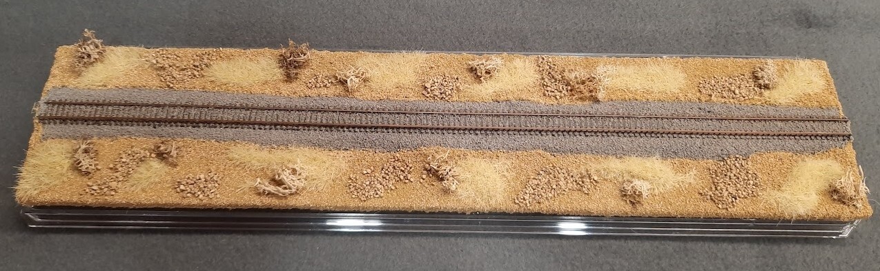 Z SCALE 16″ SINGLE-TRACK DISPLAY CASE -“DESERT SCENE” – FOR ANY Z TRAINS