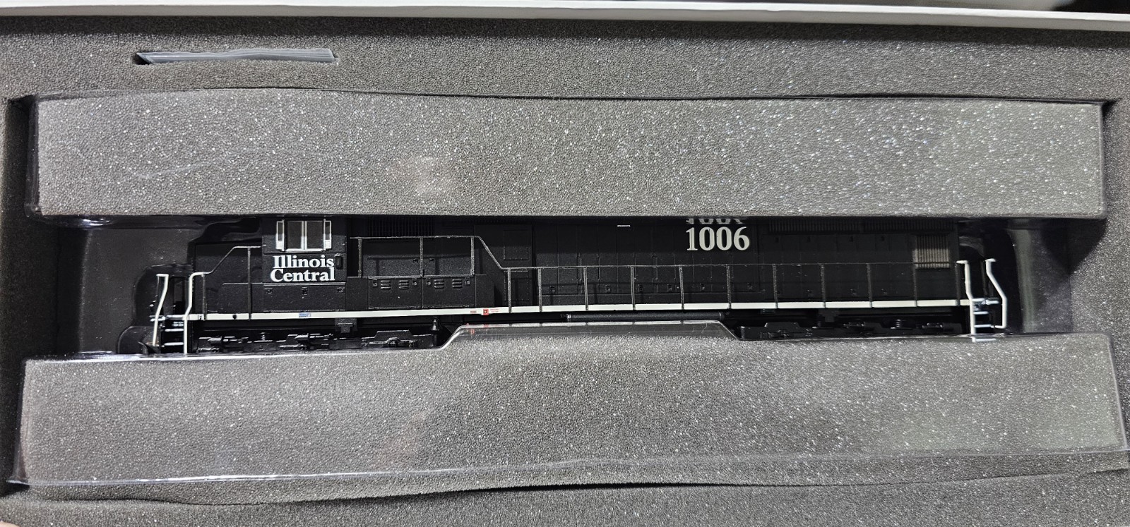 athearn genesis ho locomotive SD-70 Illinois Central #1006