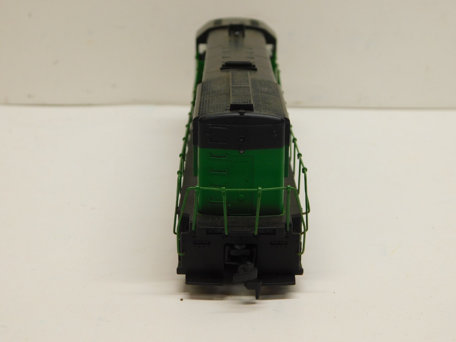 Athearn HO Blue Box Burlington Northern U30 Diesel Engine #5450-Unpowered Dummy