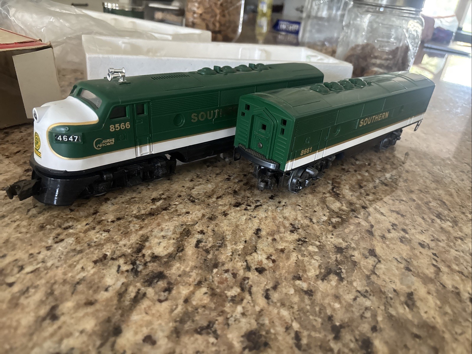 Lionel 6-8566 O Gauge Southern F-3 A Diesel Locomotive F3 B 8661 4647