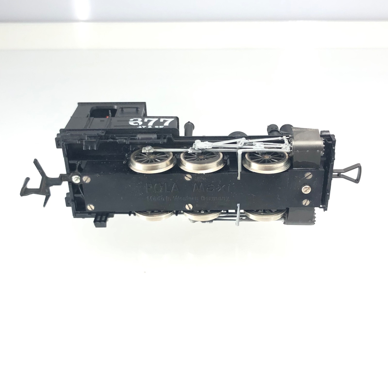 AHM 7111 C AT&SF Steam Locomotive 0-6-0 #677 2 Rail O Scale NIB