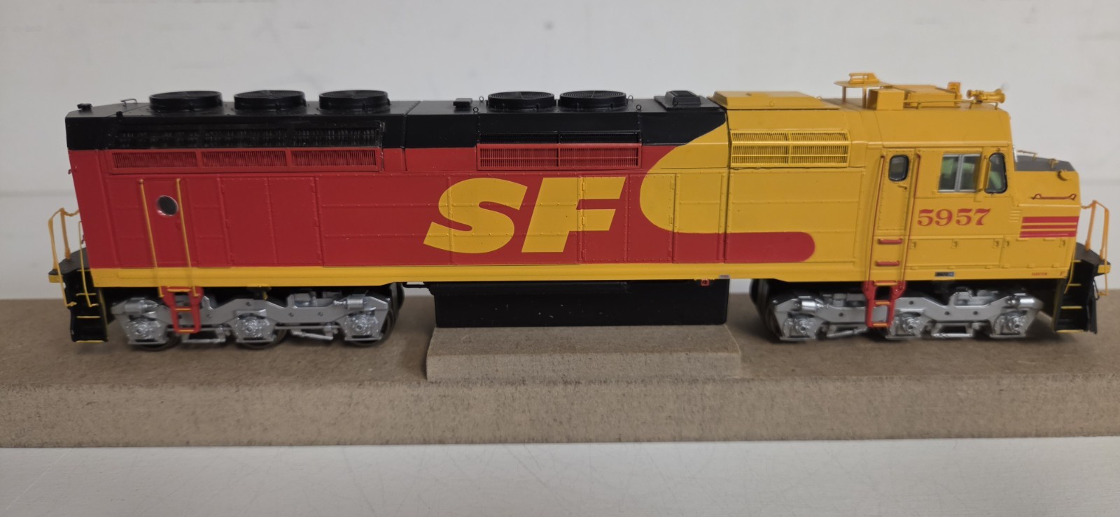 Athearn Genesis HO ATHG67658 F45 Santa Fe #5957 Kodachrome Tsunami Sound DCC/DC