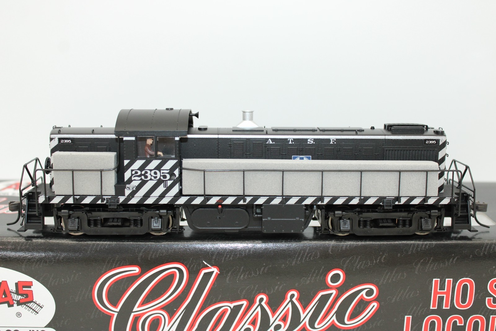 Atlas Classic HO Scale Santa Fe Alco RS1 Diesel Locomotive #2395 LED 7158