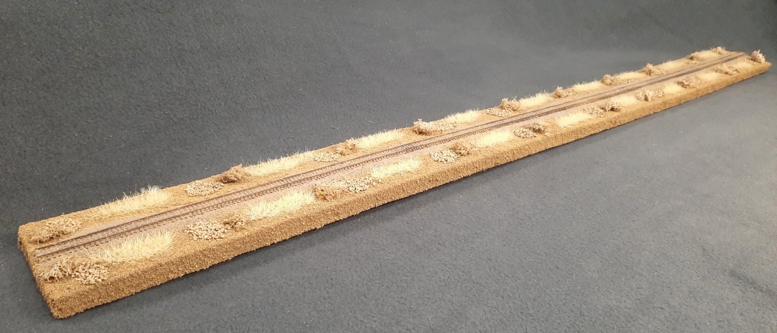 Z SCALE 36″ – “DESERT SCENE ” DISPLAY DIORAMA– FOR ANY Z SCALE TRAINS