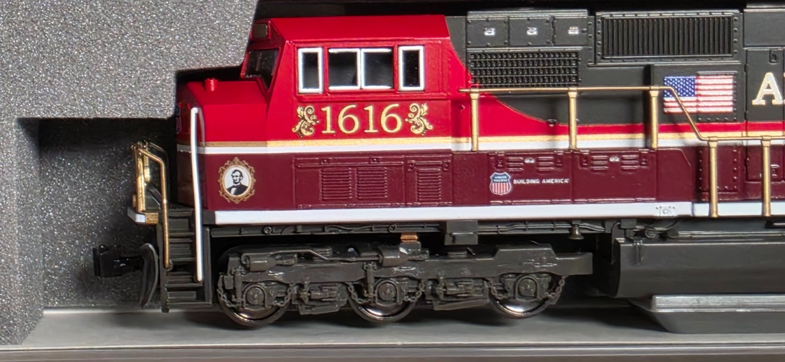 KATO 1761616 N Scale EMD SD70M Union Pacific Abraham Lincoln 1616 176-1616 DC