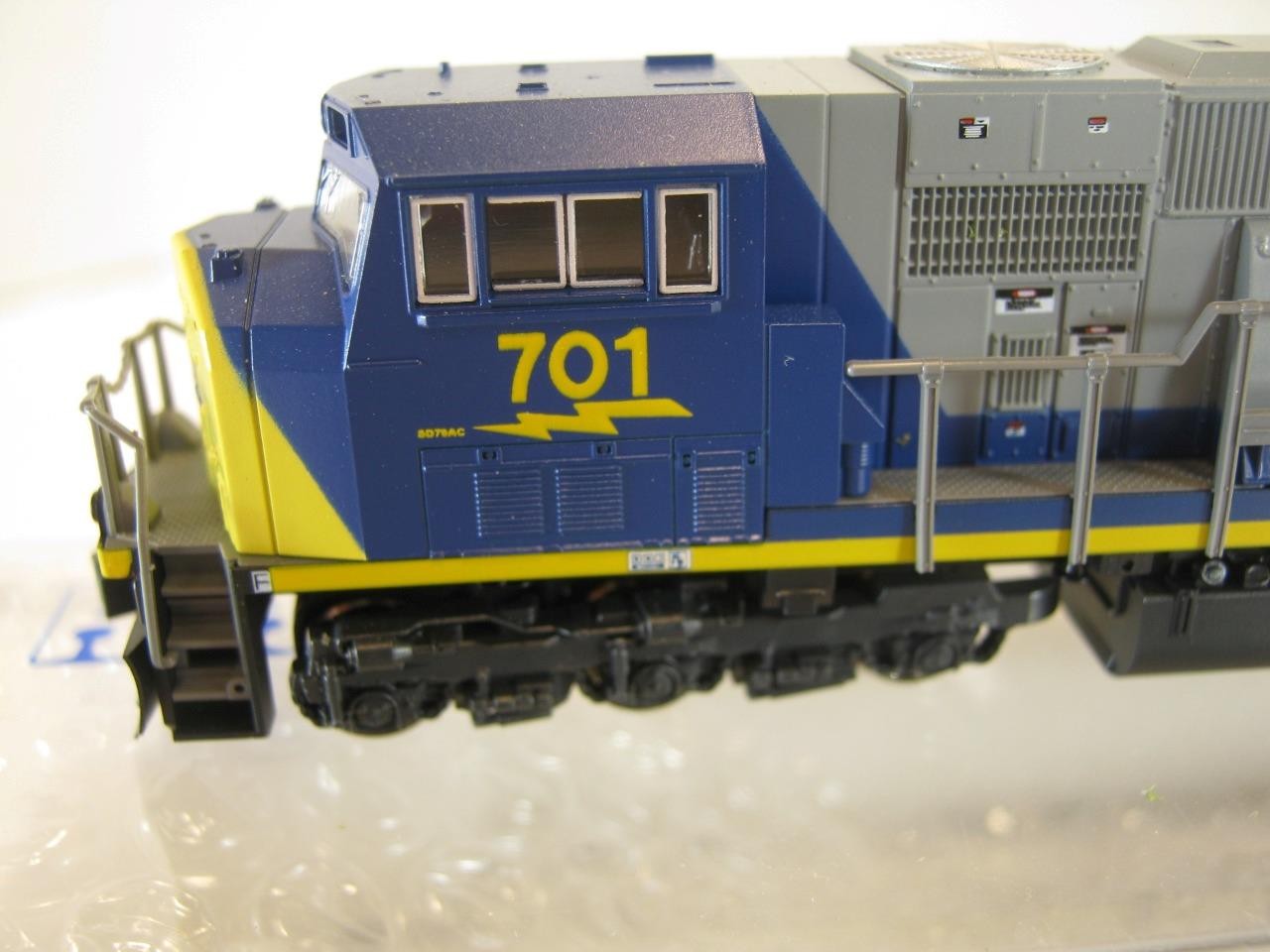N Scale Kato SD70Mac CSX #701 Item 176-6307 W/Ditch Lights
