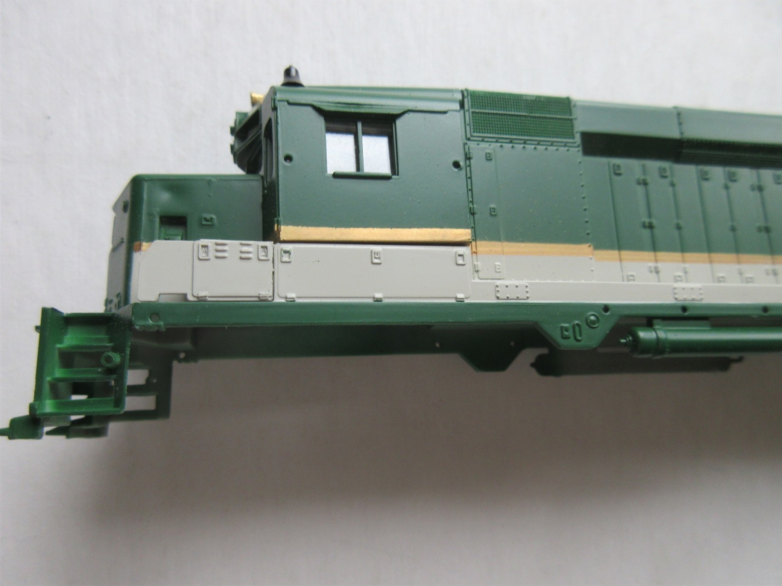 HO Scale BRAND NEW Green Gold locomotive SHELL ONLY