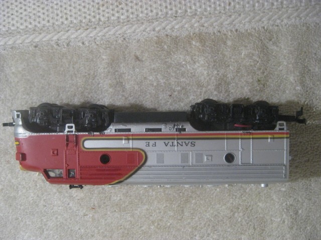 LIFE LIKE HO SCALE SANTA FE F7A POWERED DIESEL LOCOMOTIVE TESTED
