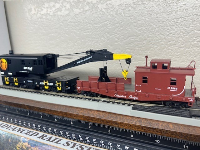 CP RAIL / CANADIAN PACIFIC 200 ton ROTATING HD WRECK CRANE w/TENDER HO SCALE NEW
