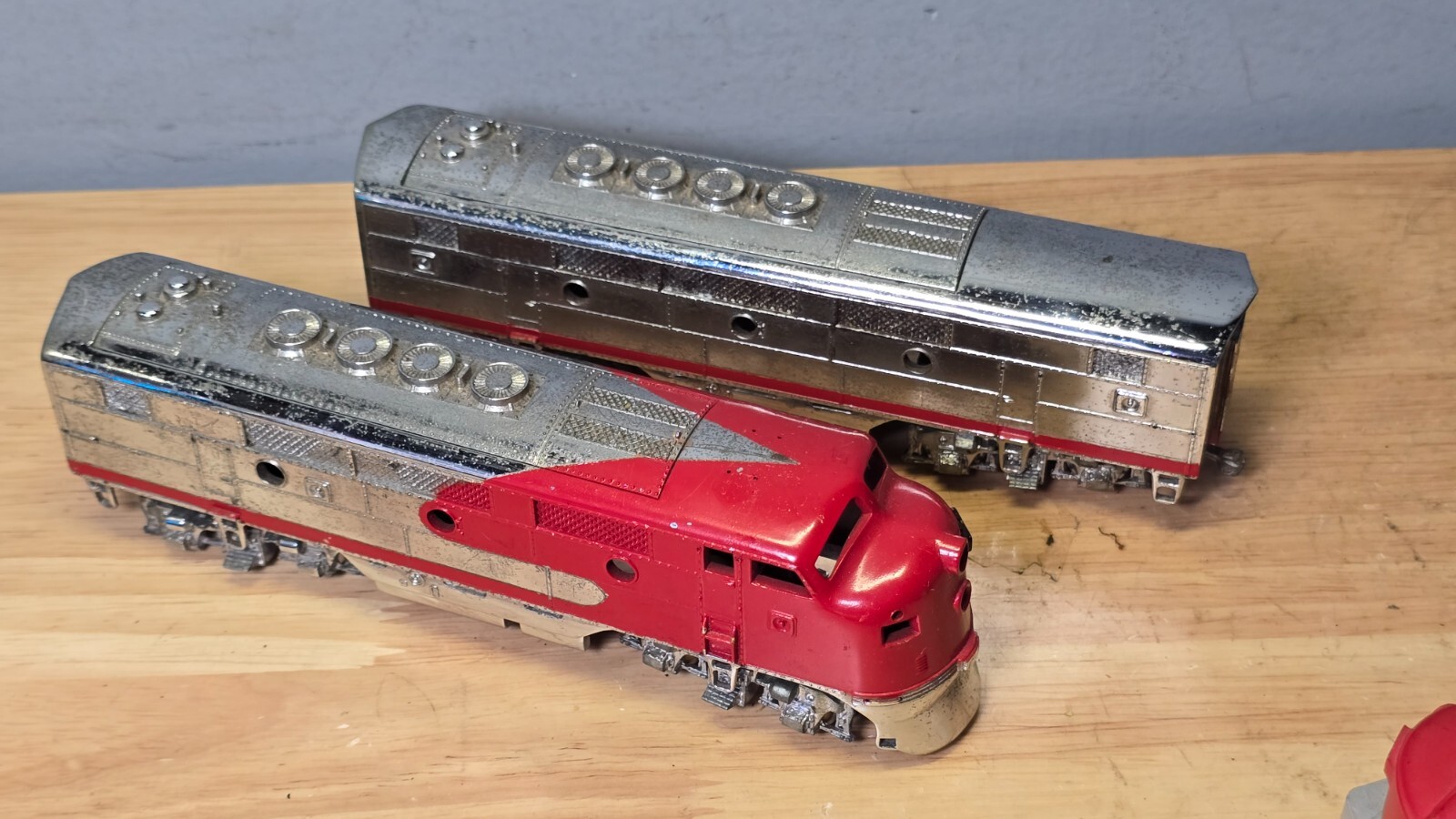 VARNEY CHROME DIESEL LOCOMOTIVE HO Scale 1946 1947 A&B Shells Vintage F-Unit Set