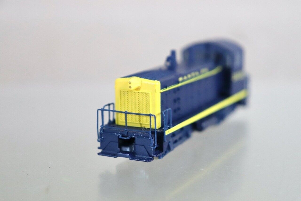 LIFE-LIKE 7500 SANTA FE AT&SF CLASS SW9 / 1200 DIESEL LOCOMOTIVE 2426 on