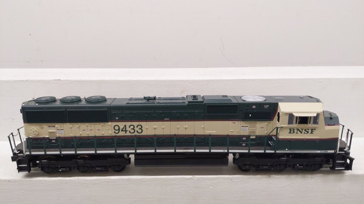 Lionel 6-28223 BNSF SD-70 Diesel Locomotive #9433/Box