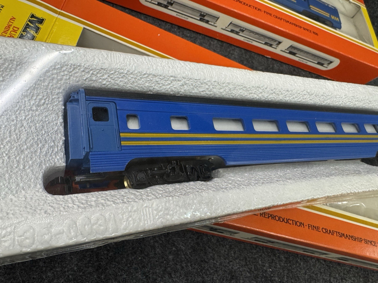 MANTUA HO VIA F7 Diesel Locomotive Baggage & Observation Car Canadian National