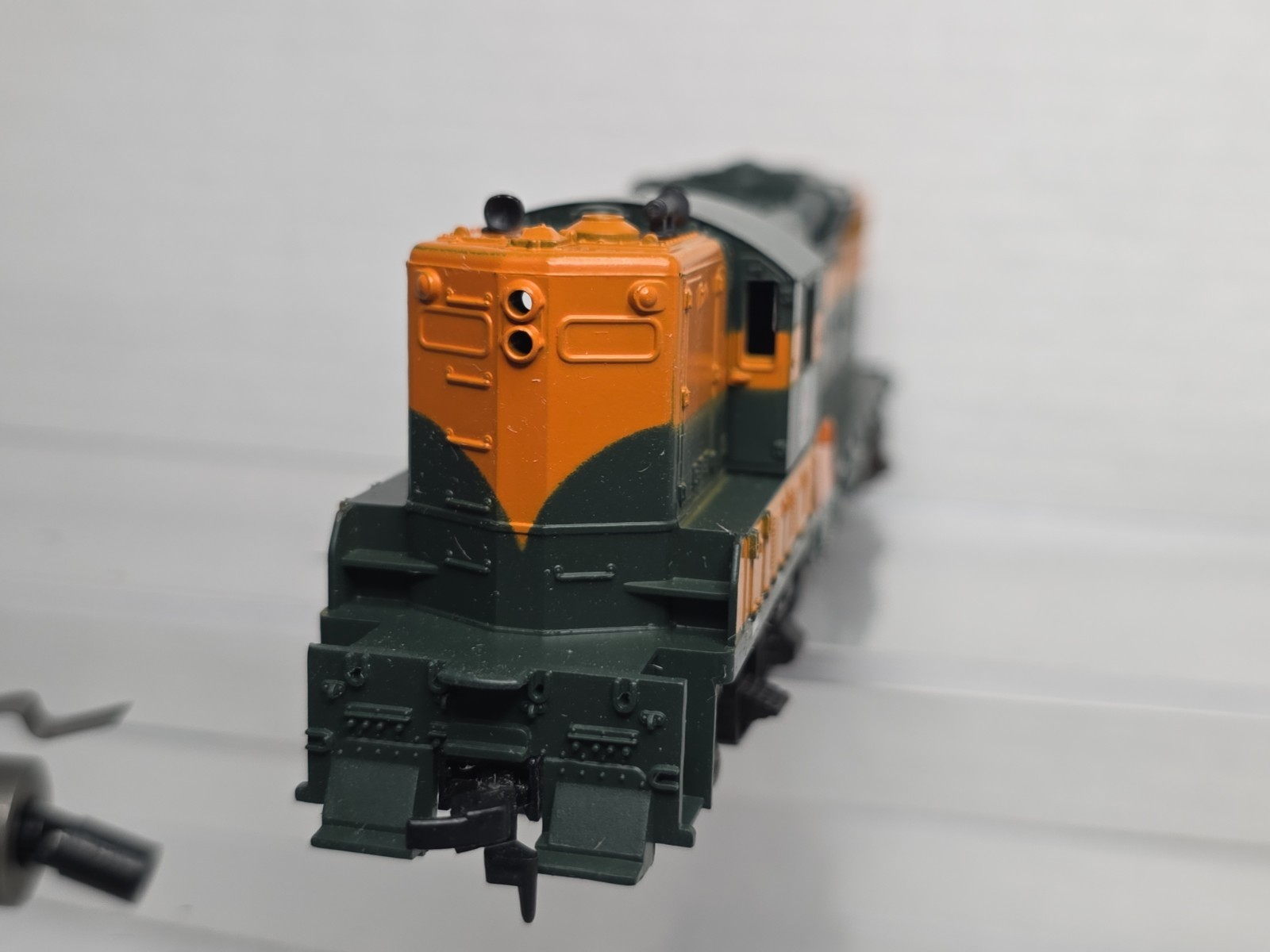 As Is Athearn HO Great Northern 707 GP-9 Diesel Loco Needs Motor Mounts Read Des