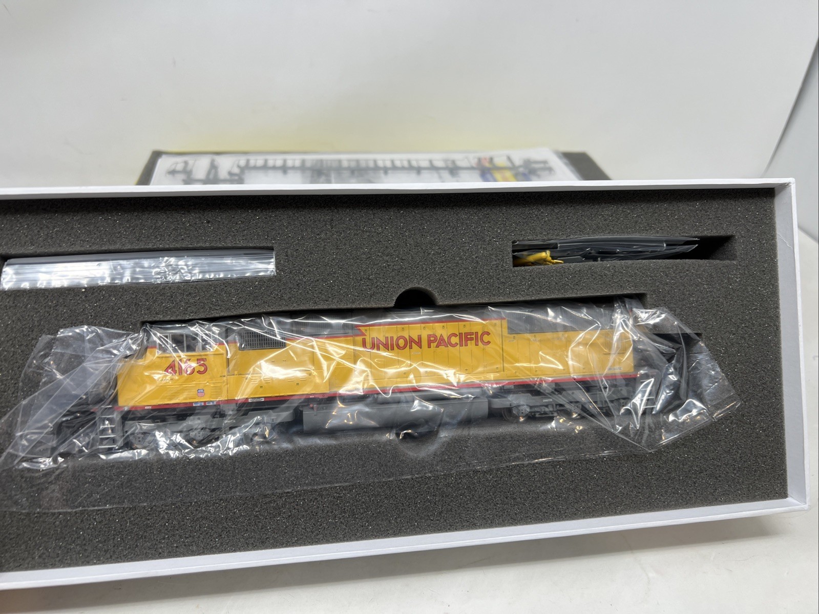 GENESIS HO SCALE 0G6153 UNION PACIFIC SD70M DIESEL ENGINE #4165