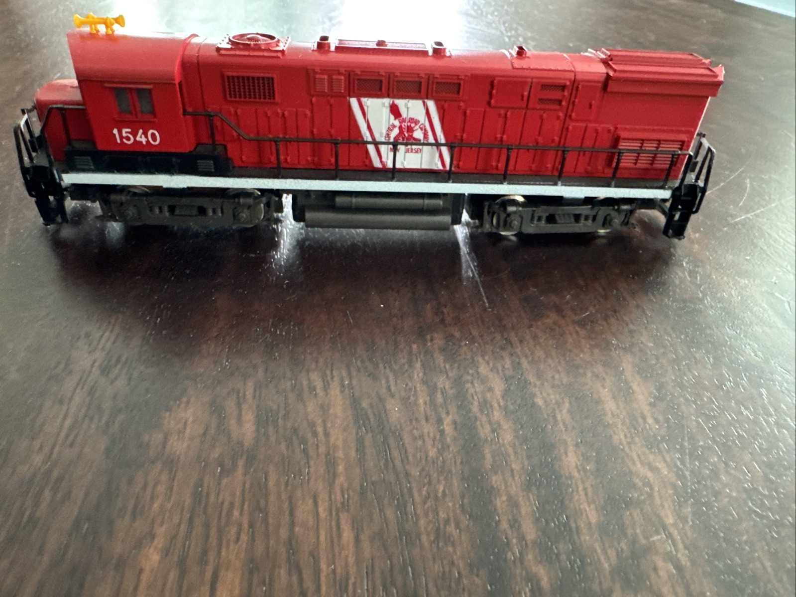HO Scale AHM, Alco Century 424 Diesel Locomotive, CNJ, Red, 1540 – 5015