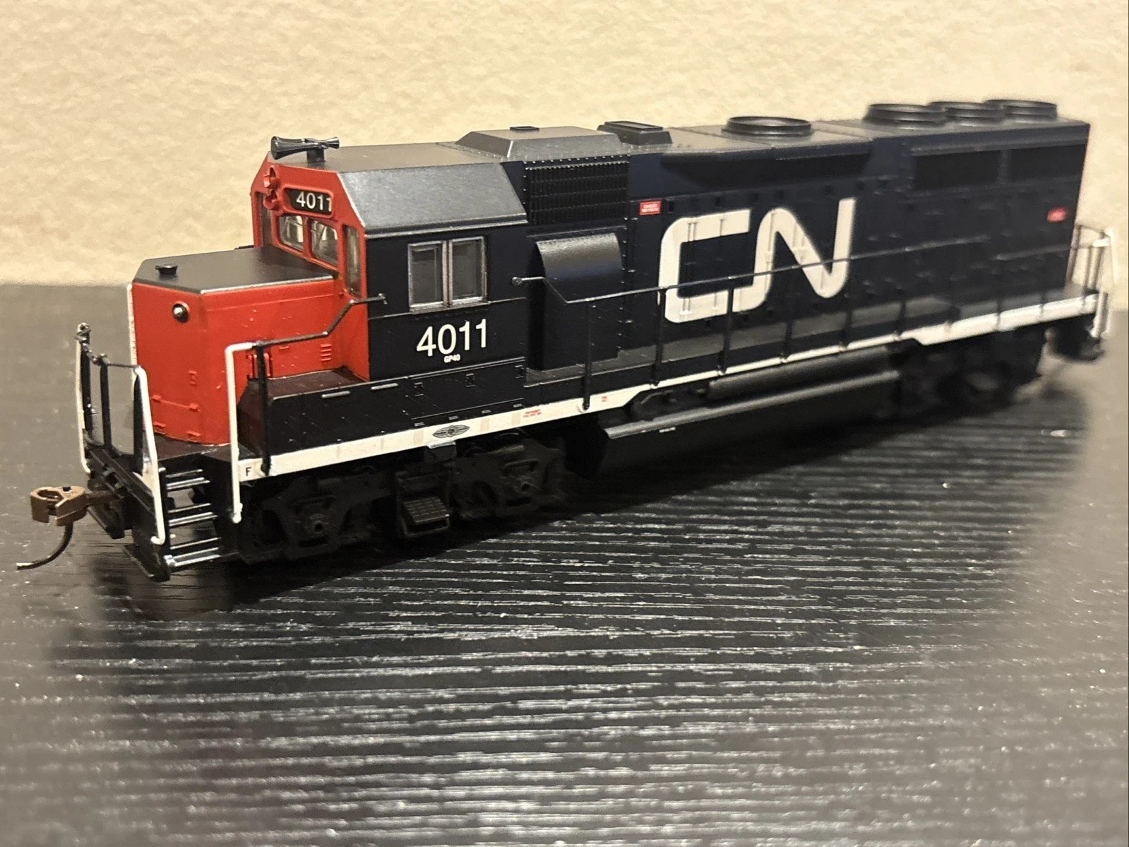Bachmann HO Scale 60315 EMD GP40 Canadian National CN #4011 DCC On Board – NIB