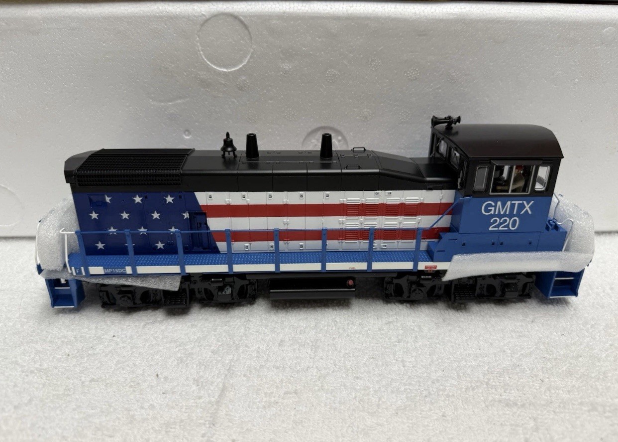 MTH (RAILKING SCALE) GMTX #220 MP15DC SWITCHER DIESEL PS3! 30-21011-1 USA FLAG