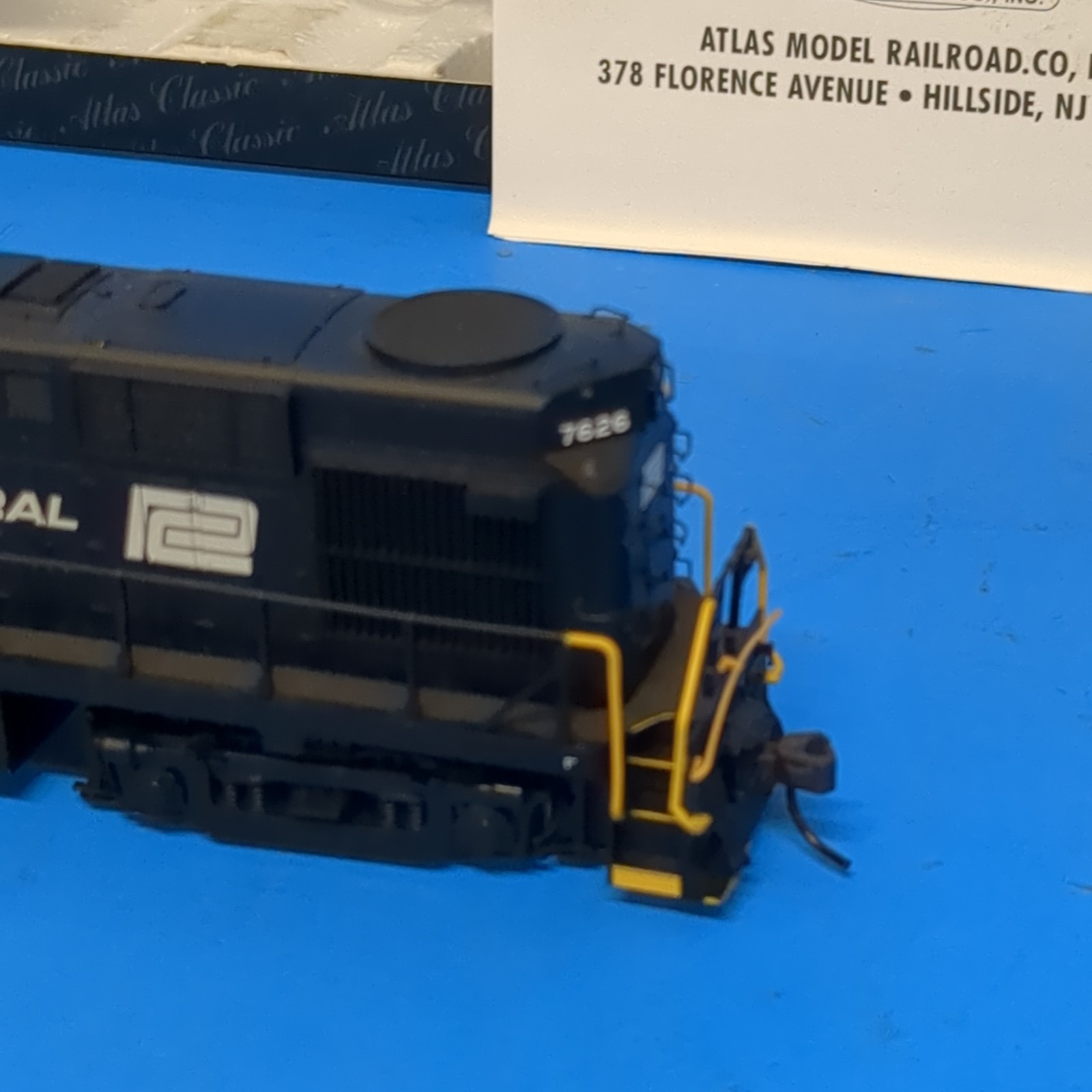Atlas Classic H.O. Scale Locomotive RS-11 Diesel Loco Penn Central 7926