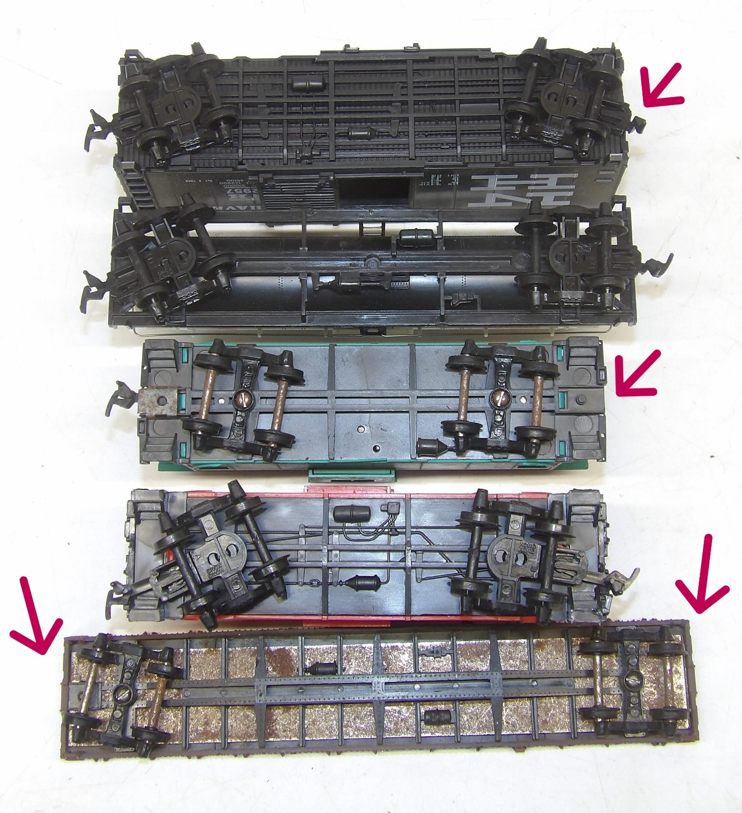 Vintage Model Power HO scale Santa Fe Alco FA-1 engine (runs rough) & 5 cars