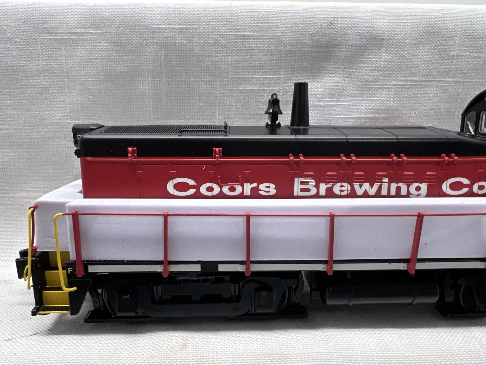 Lionel 2133580 O Gauge Coors SW8 Diesel Engine #C991 with LEGACY NIB
