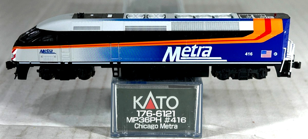 KATO N SCALE MP36PH LOCOMOTIVE CHICAGO METRA 176-6121