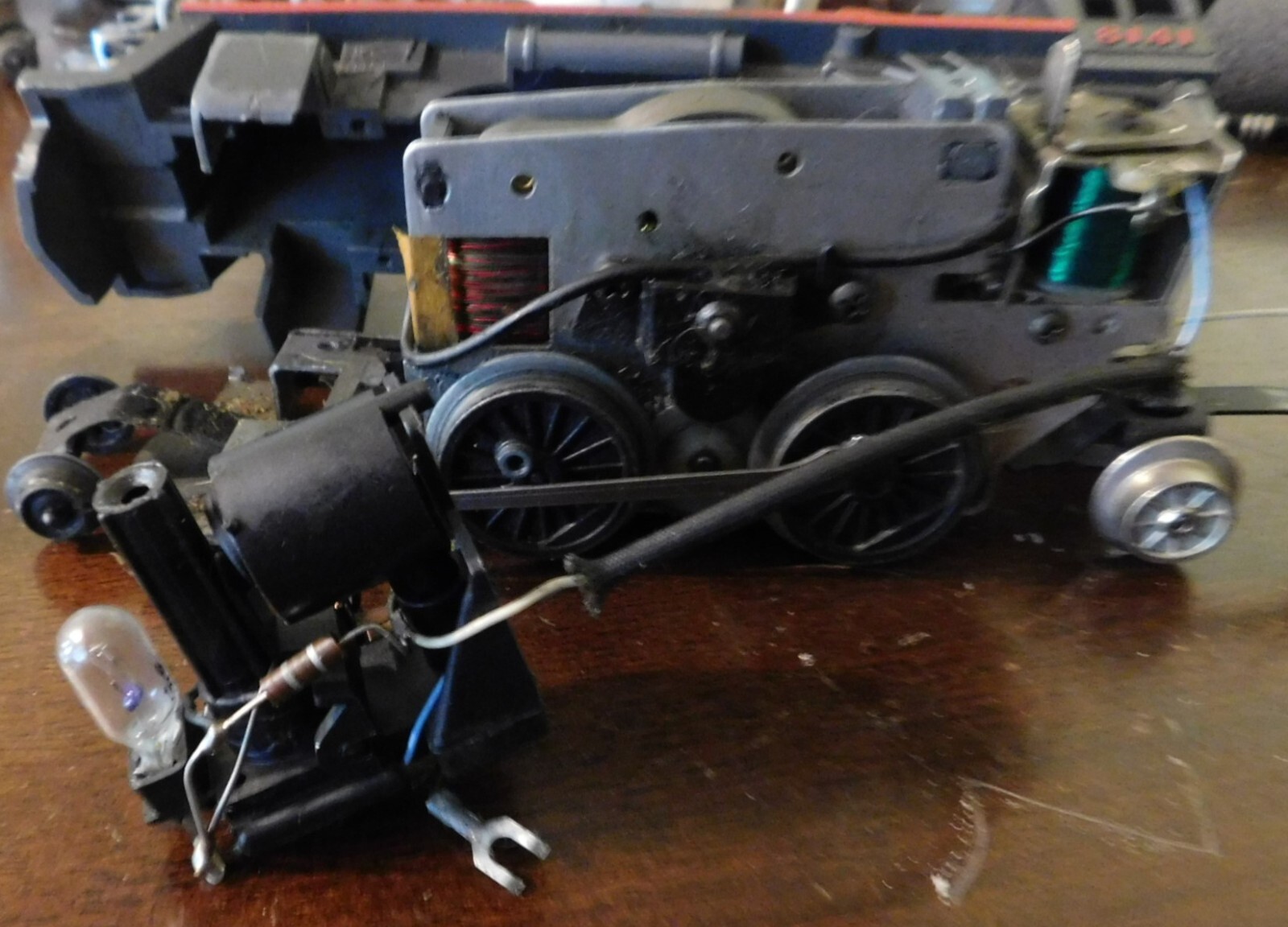 Lionel AC 2-4-2 Locomotive ~ PENNSYLVANIA ~ Light, Sound & Smoke Rd# 8141 – O