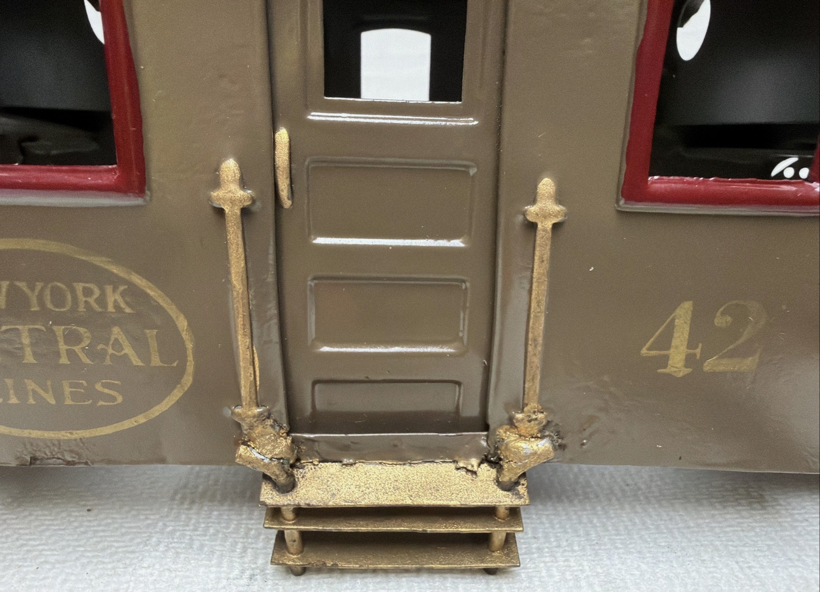 LIONEL PREWAR STANDARD GAUGE 42 ELECTRIC LOCOMOTIVE SHELL WITH TRIM – REPAINTED