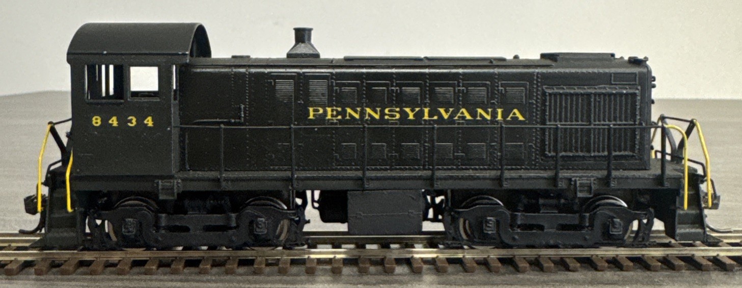 ALCO Models HO Brass #D-165 ALCO S-4 1000hp Switcher Pennsylvania #8434 – LNIB!