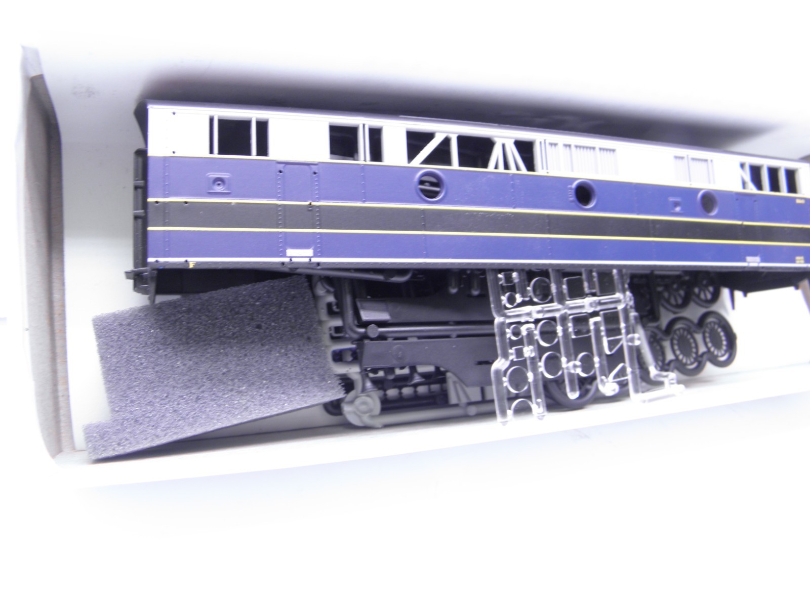 INTER MOUNTAIN – F-7B LOCOMOTIVE SHELL KIT BALTIMORE & OHIO #363- X HO SCALE KIT