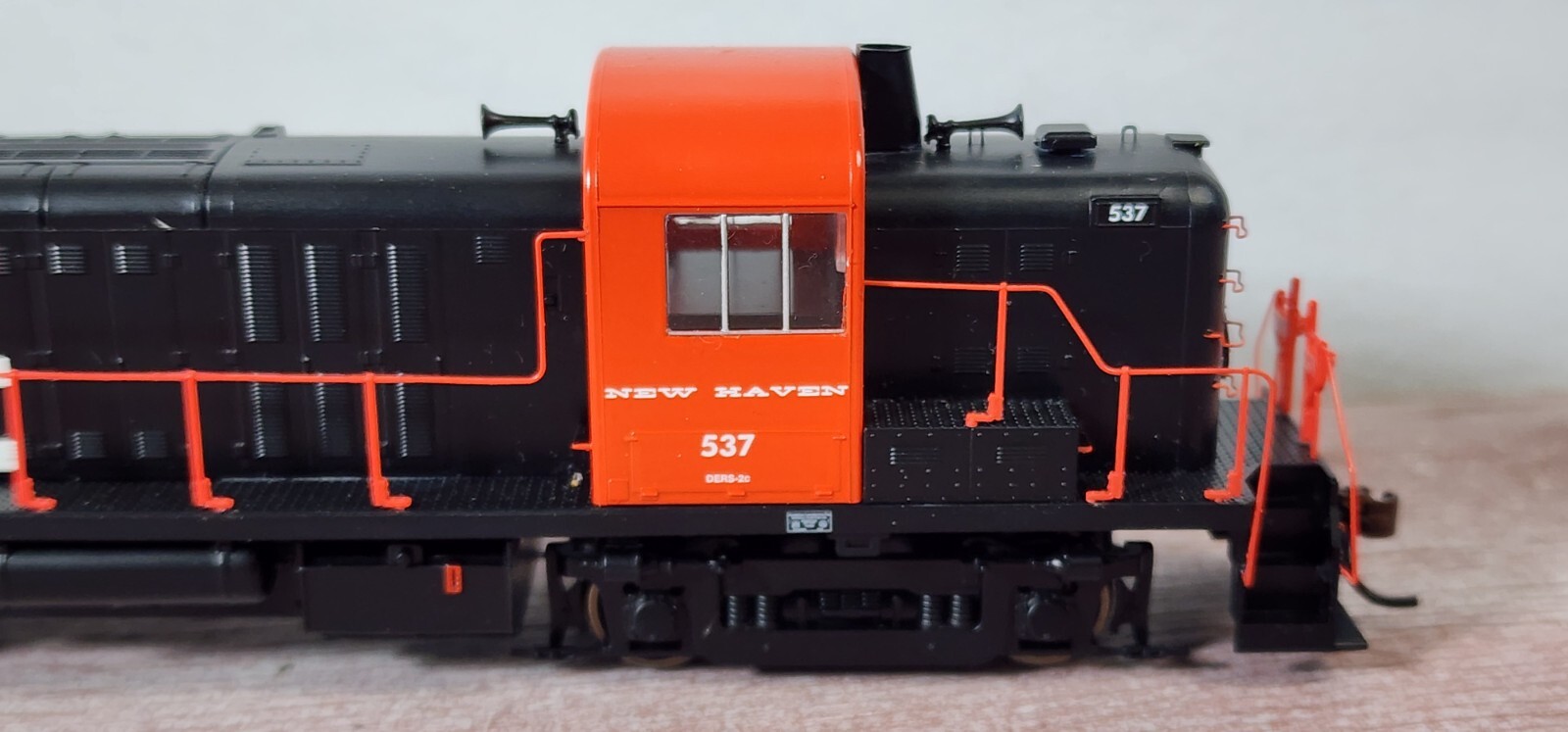 New Haven Railroad ALCO RS-3 Diesel Locomotive 537 Athearn 96765 with DCC Plug