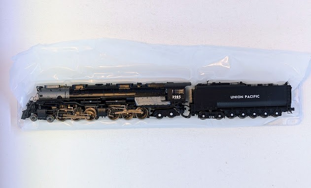 Athearn 11802 N Scale 4-6-6-4 Challenger w/ DCC and Sound #3985 Steam Locomotive