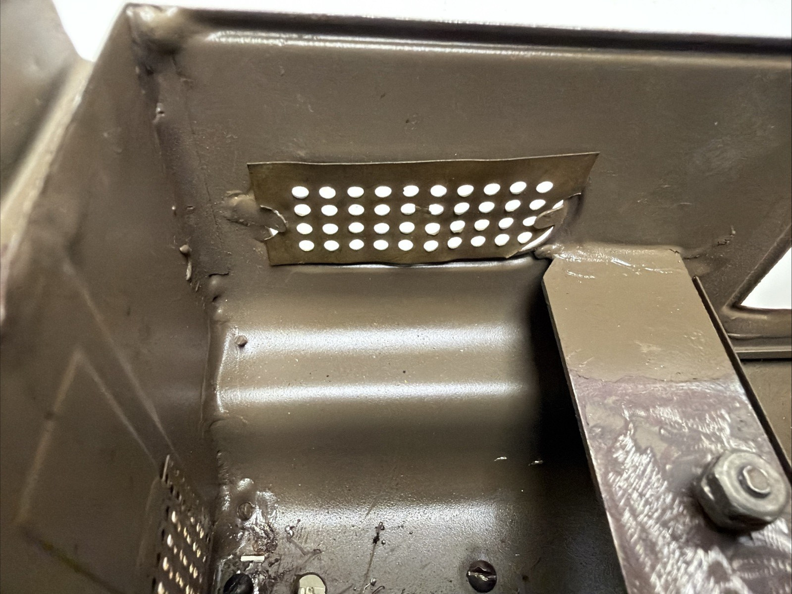 LIONEL PREWAR STANDARD GAUGE 42 ELECTRIC LOCOMOTIVE SHELL WITH TRIM – REPAINTED