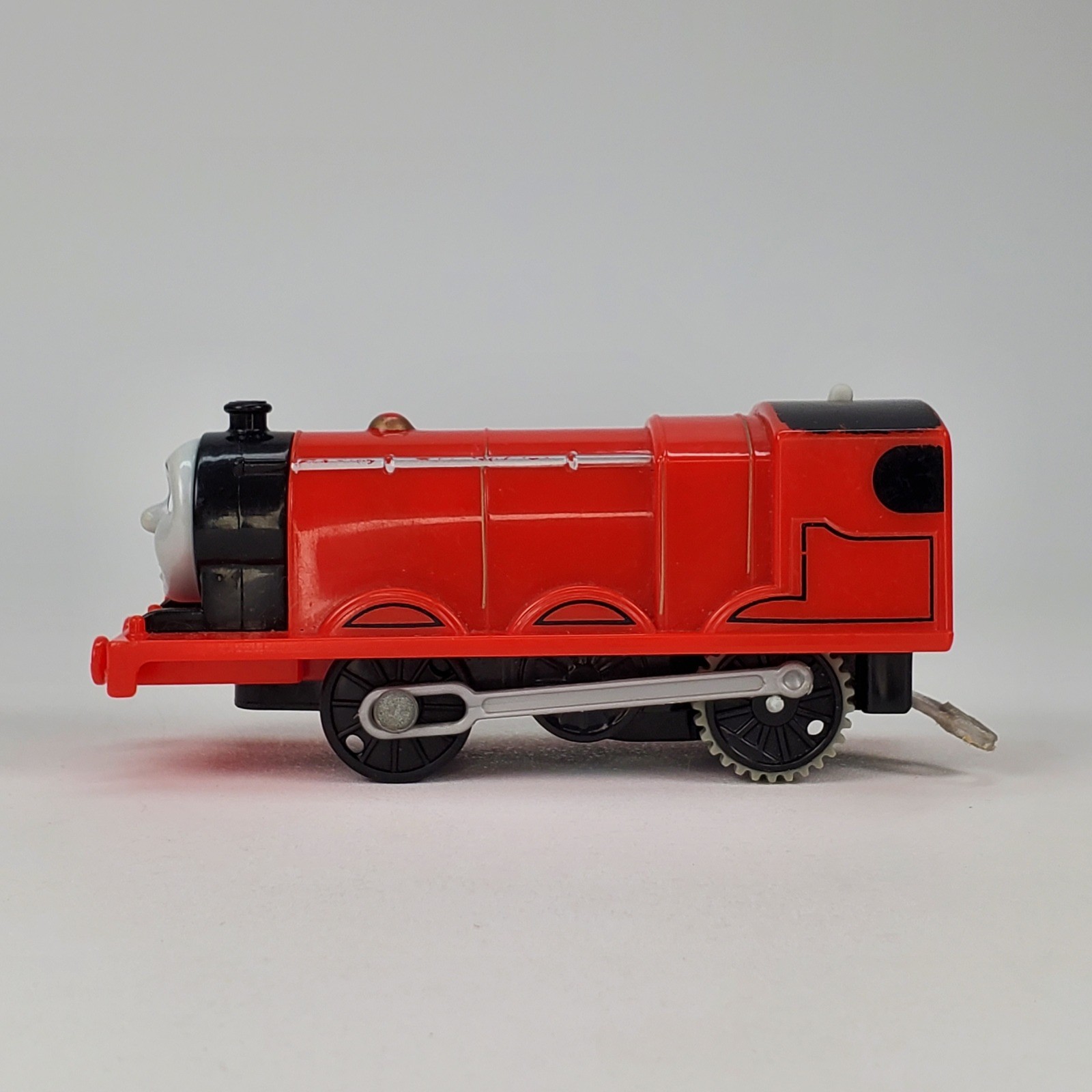 Thomas & Friends TrackMaster James Motorized Red Engine Train 2013 Gullane 2584D
