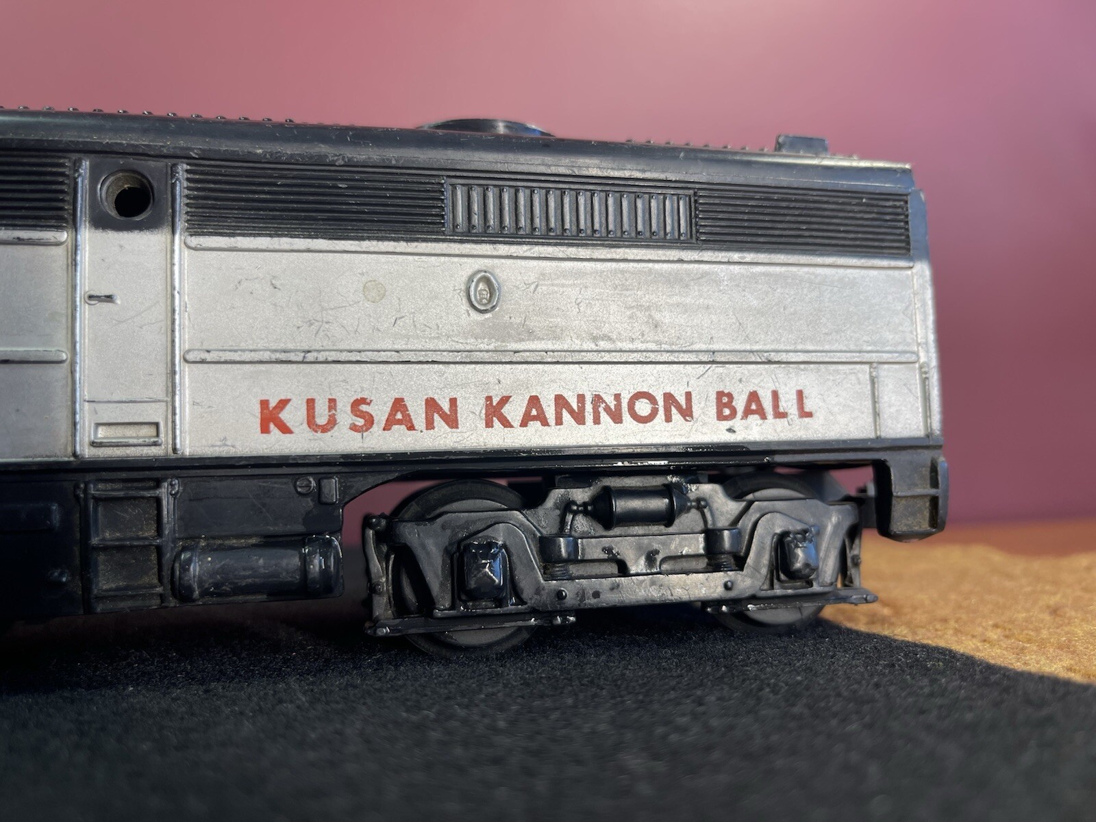 Vintage Train – KMT Kusan ‘Auburn’ 2716 ALCO Dummy Diesel Locomotive Kannon Ball