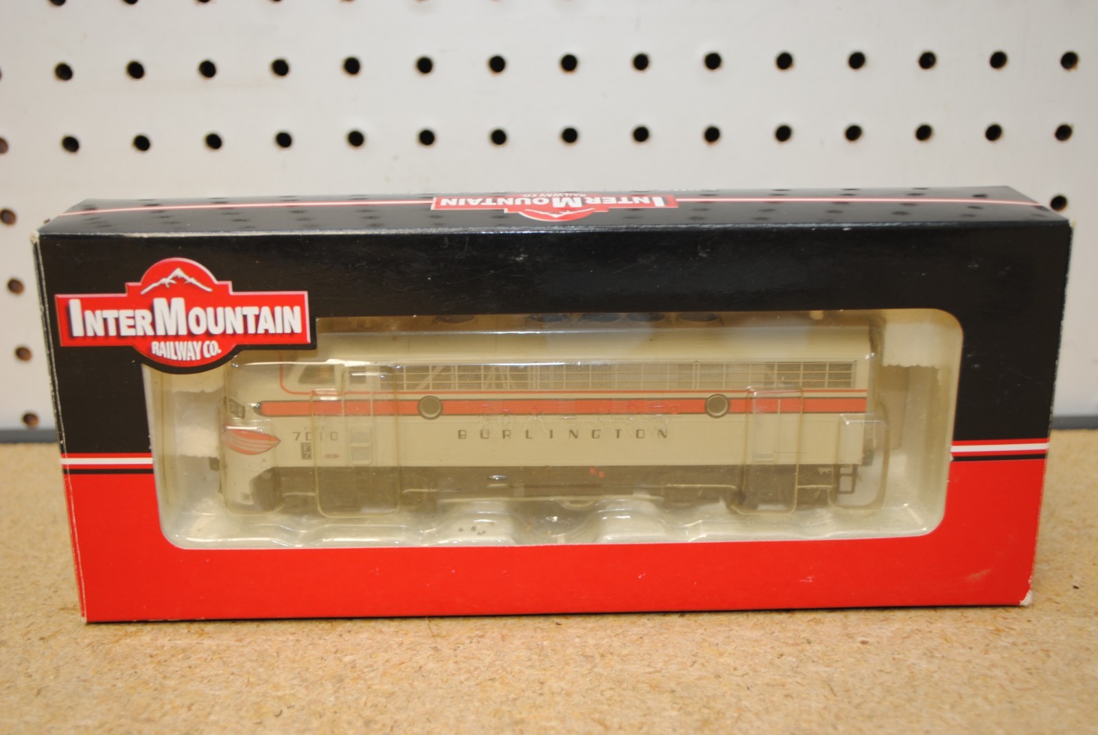 InterMountain Railway Co. 49007-08 CB&Q Burlington #701D EMD F7A Diesel Loco HO