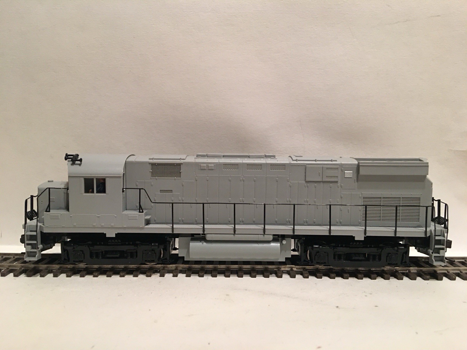 HO Atlas Classic 9330 Undecorated ALCO C-424 Powered Diesel Locomotive