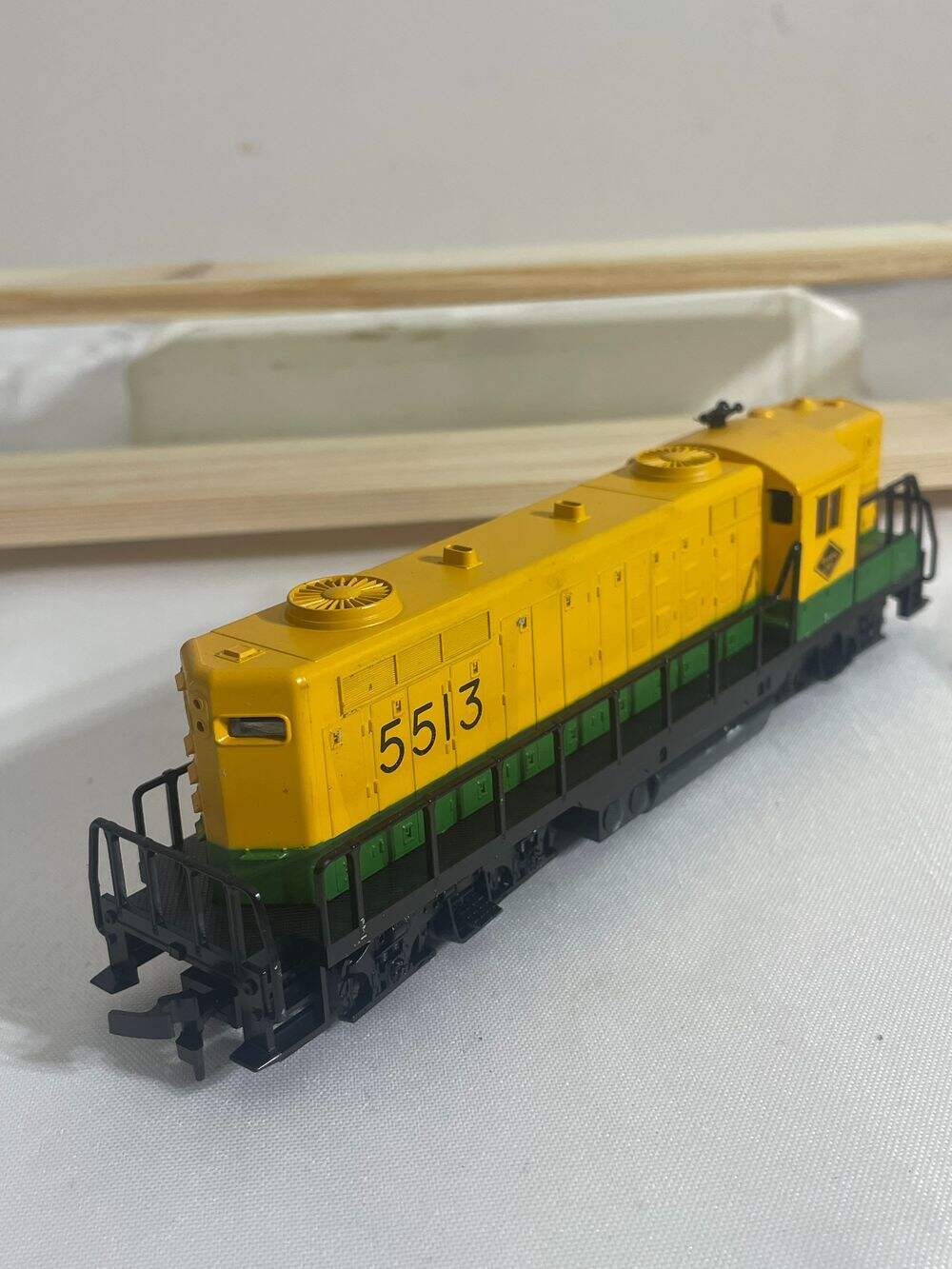 VTG AHM HO GUAGE READING LINES GP-18 LOCOMOTIVE L/N IN BOX!