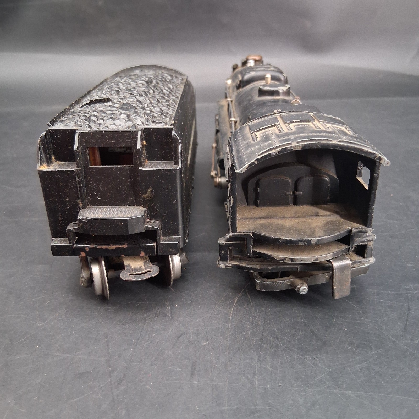Lionel 2026 Locomotive O Gauge & 2466WX Whistle Tender Tested & Runs READ DESC