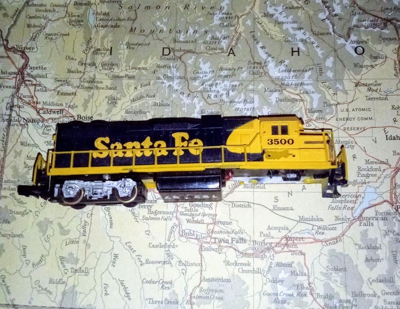 Vintage Life-Like N Gauge Santa Fe #3500 Locomotive Missing Front Wheels As-Is