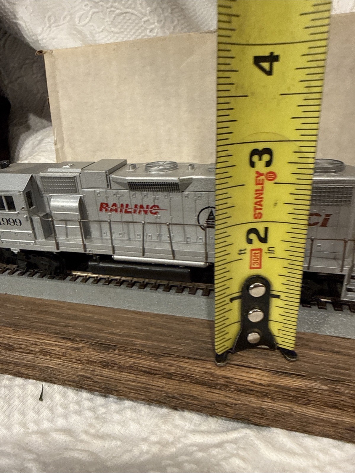 HO Scale 1999 KATO EMD, TTCI Railing, With Track Stand, Excellent