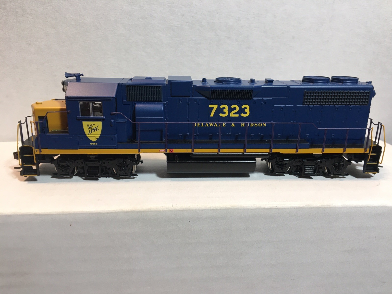 HO ATHEARN READY TO ROLL DELAWARE & HUDSON GP38-2 , SUPER DETAIL, LIGHTLY USED