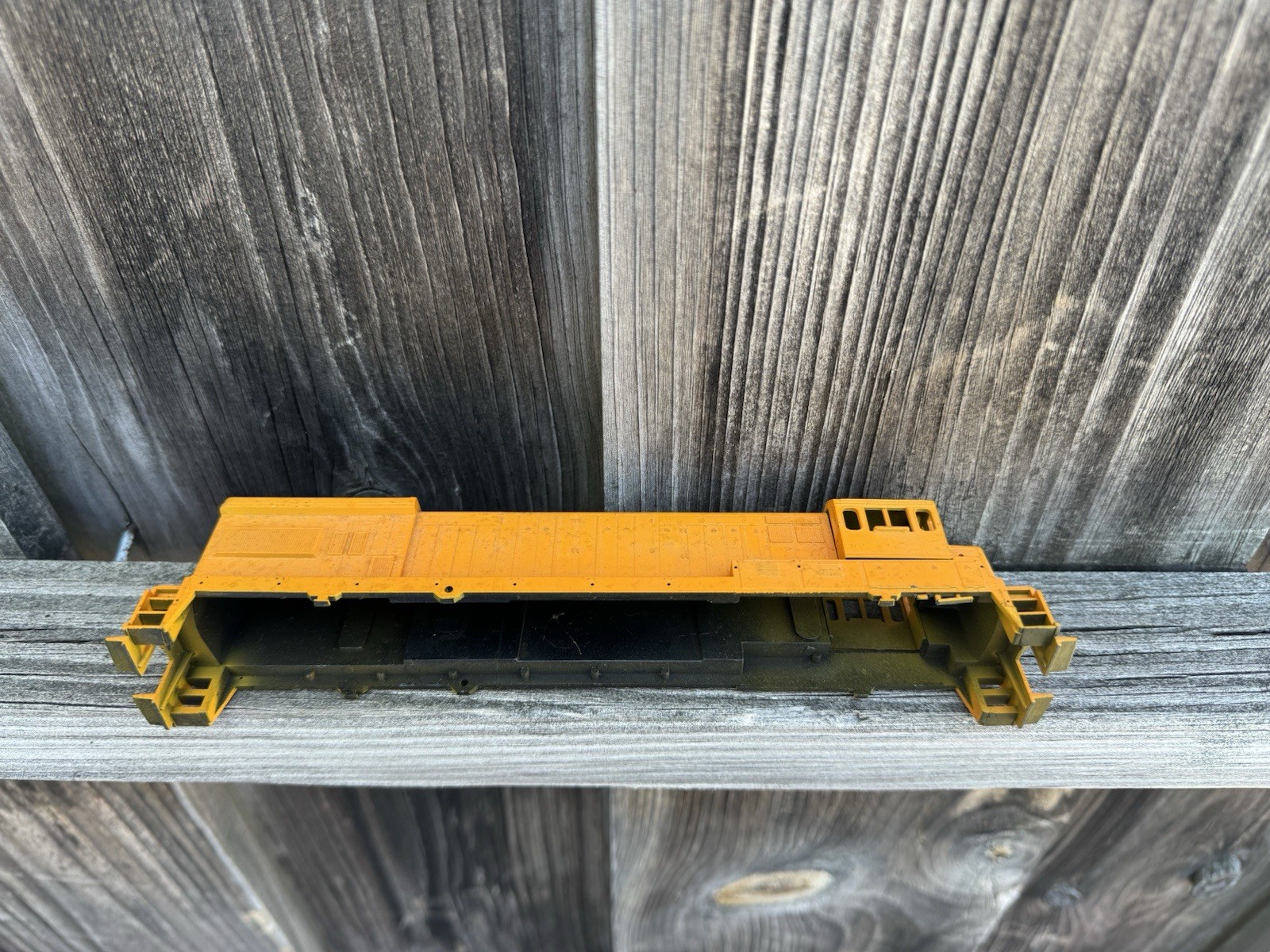 Athearn HO Scale U-28B Diesel Locomotive *SHELL* Only 1:87