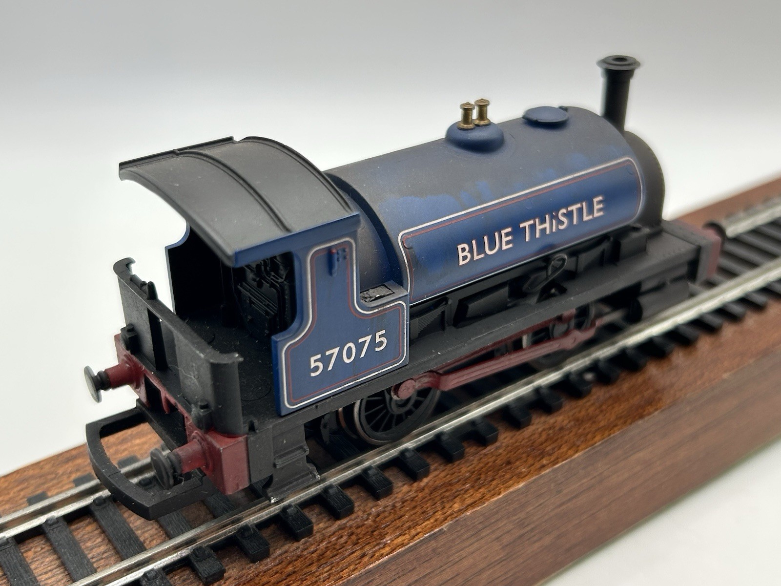 OO Hornby R1130 0-4-0 Industrial Saddle Tank Locomotive ‘Blue Thistle’ WEATHERED