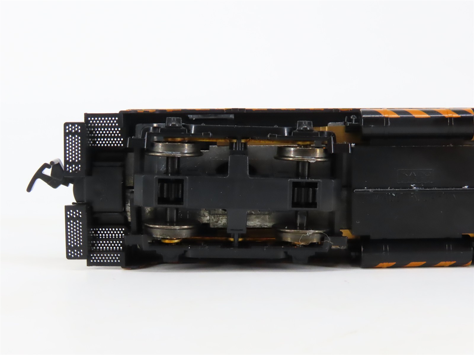 HO Scale KATO 37-1010 SP Southern Pacific EMD NW 2 Ph. 1 Diesel Switcher #1313