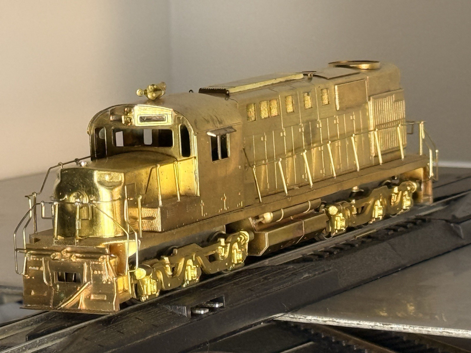 ALCO Models HO Brass ALCO DL-702 Diesel Locomotive D-124L KMT Japan