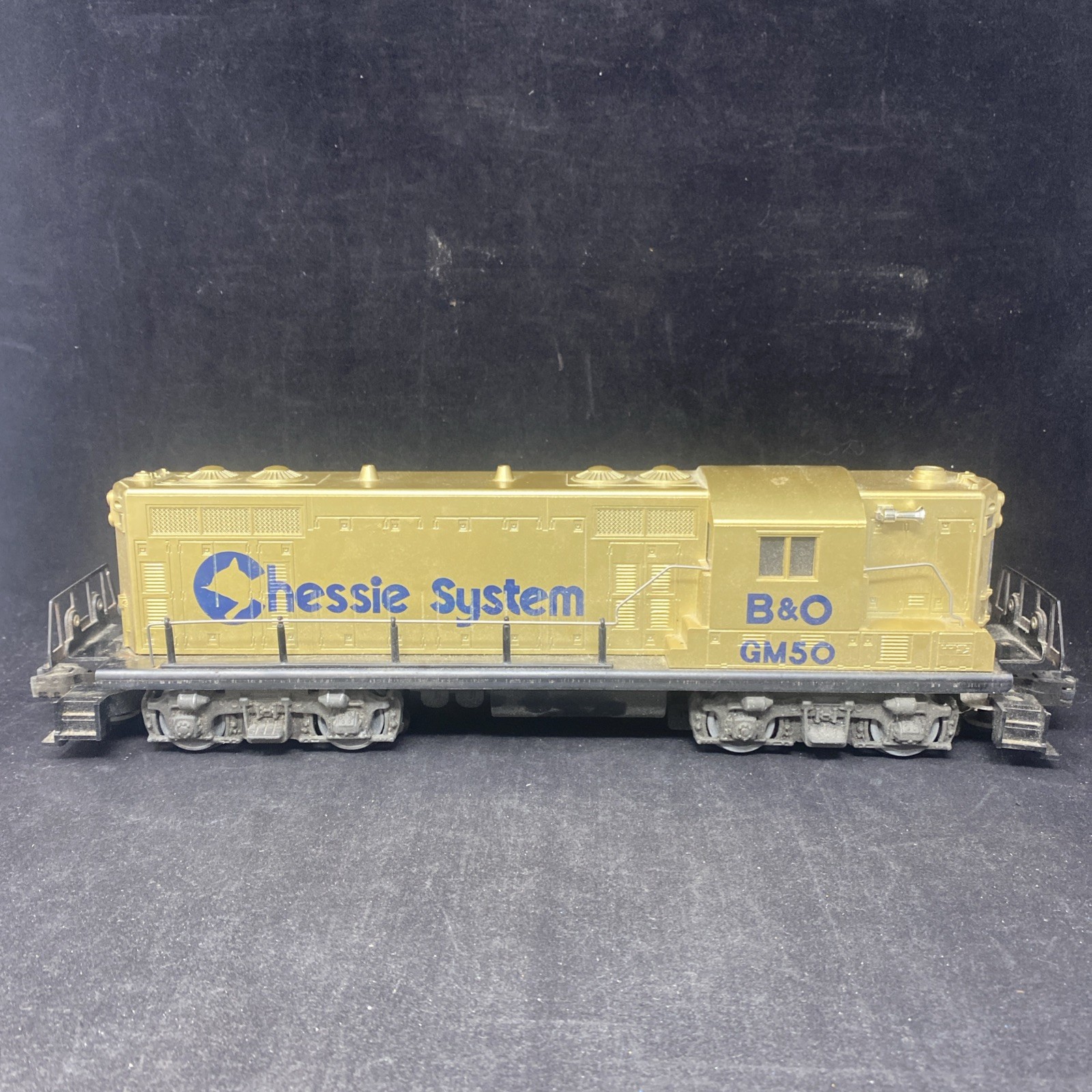 LIONEL 6-8359 General Motors Special Anniversary Chessie GP-7 Diesel